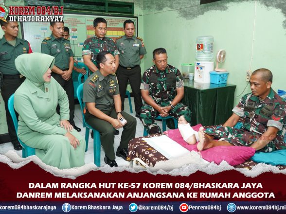Dalam Rangka HUT ke-57 Korem 084/Bhaskara Jaya, Danrem Melaksanakan Anjangsana ke Rumah Anggota