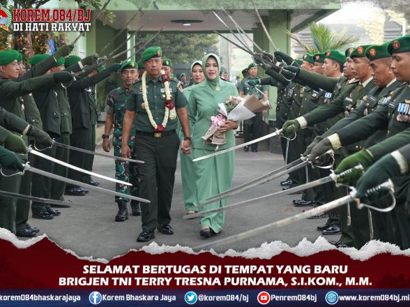 PELEPASAN BRIGJEN TNI TERRY TRESNA PURNAMA S.I.Kom., M.M DAN Ny. RETNO TERRY TRESNA PURNAMA